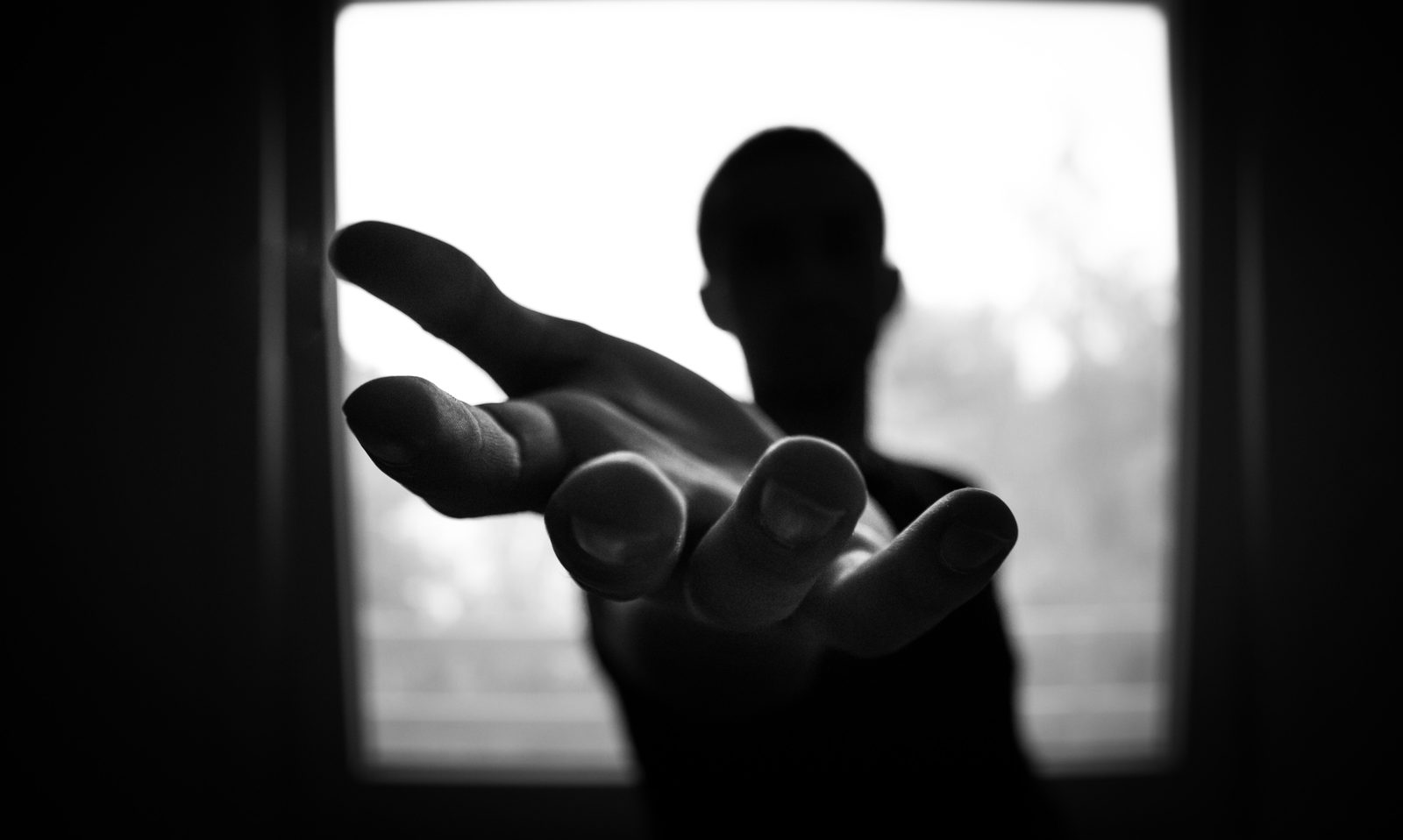 black-and-white-close-up-dark-167964